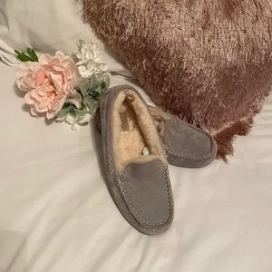 UGG Ansley moccasin, slipper. Sz 7 NEW! Lt Grey.